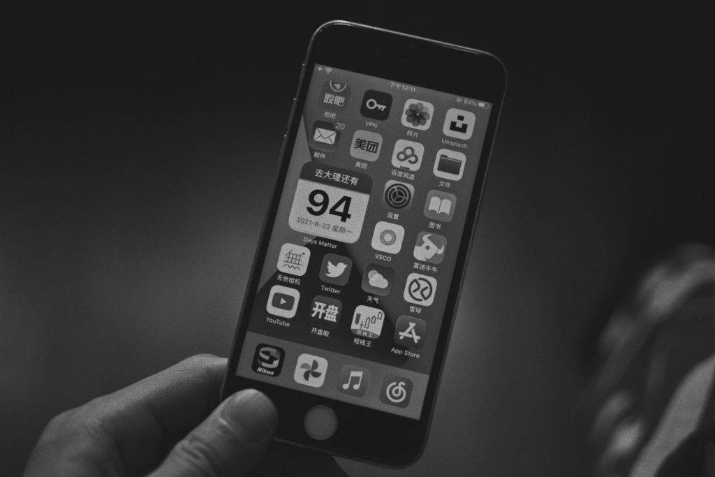 black iphone 4 turned on displaying icons