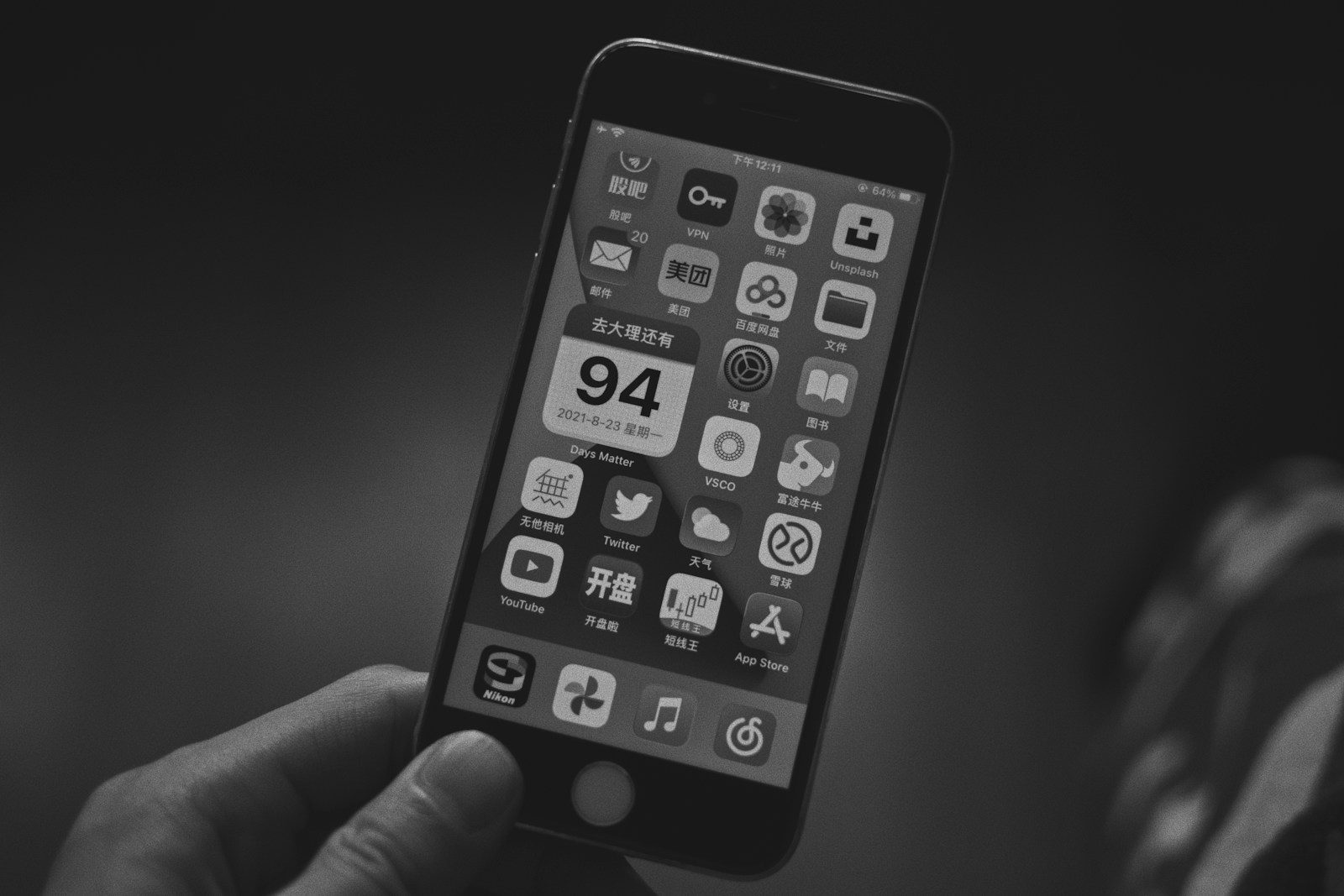 black iphone 4 turned on displaying icons